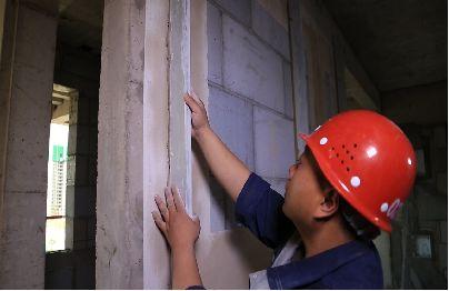 鋪設橡皮板 鋪設橡皮板